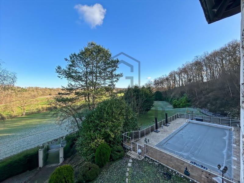 Maison - 225 m² - 8 pièces