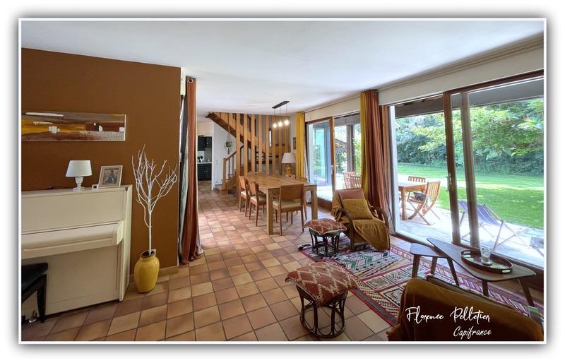 Maison - 213 m² - 8 pièces