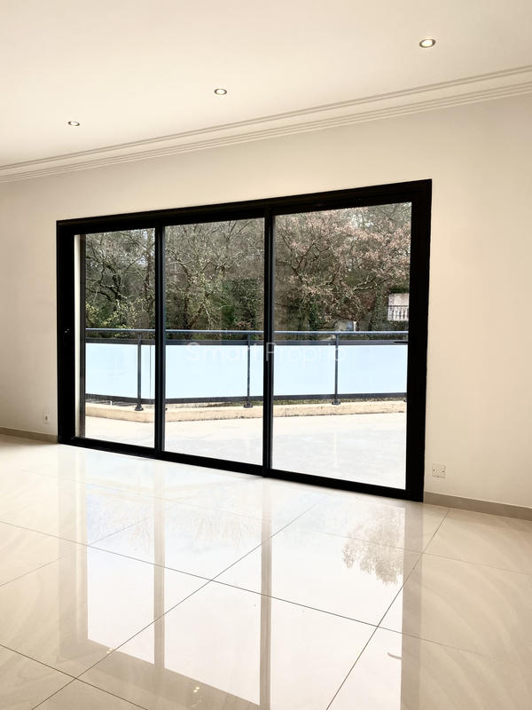 Propriété - 250 m² - 6 pièces