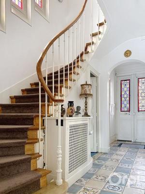 Maison - 217 m² - 7 pièces