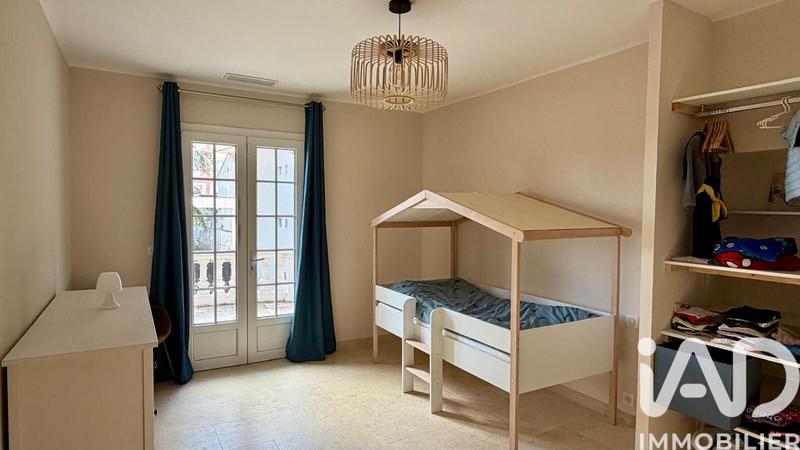 Maison - 225 m² - 10 pièces