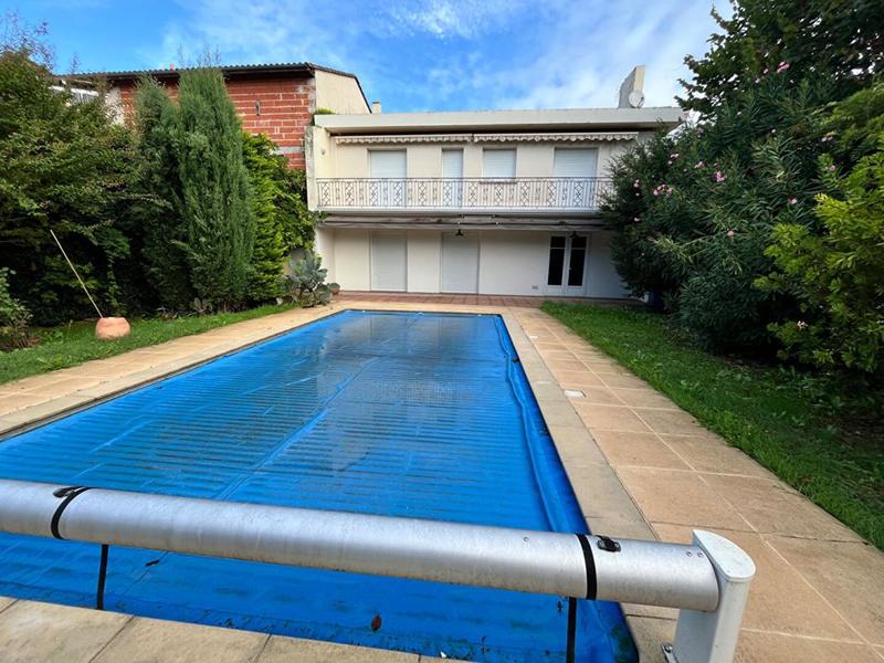 Maison - 220 m² - 10 pièces