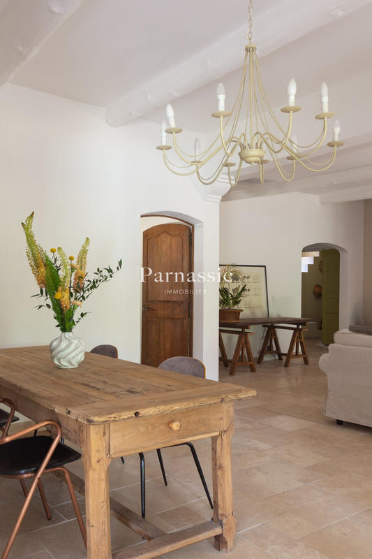 Villa - 240 m² - 6 pièces