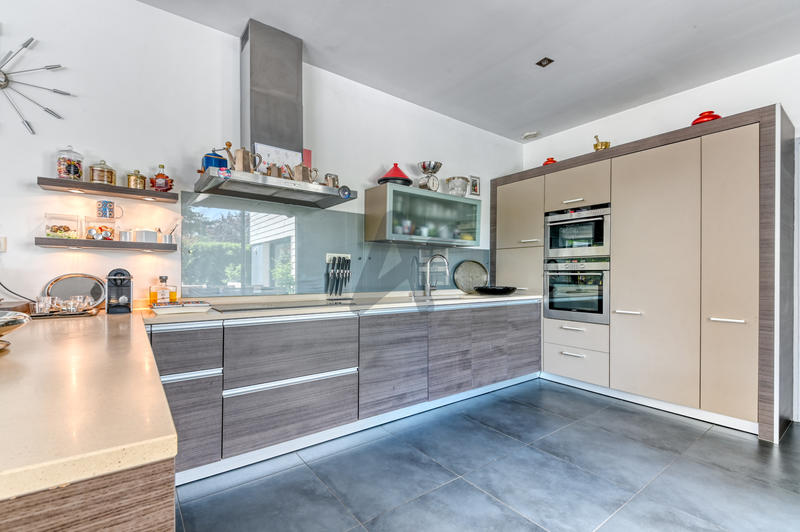 Maison - 217 m² - 6 pièces