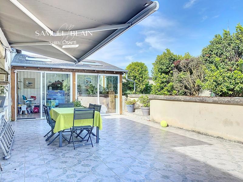 Maison - 170 m² - 9 pièces