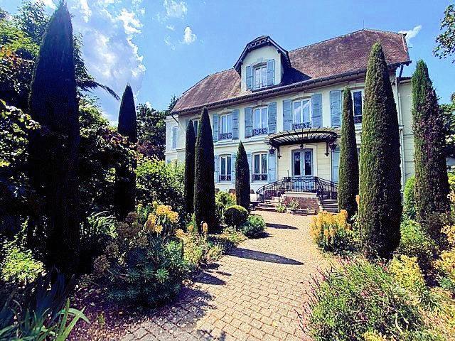 Maison - 283 m² - 11 pièces