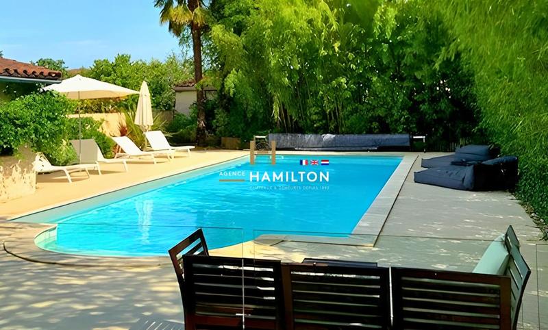 Propriété - 363 m² - 10 pièces