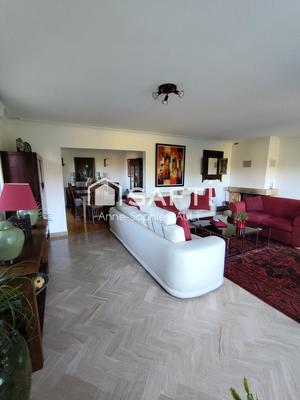 Maison - 254 m² - 9 pièces