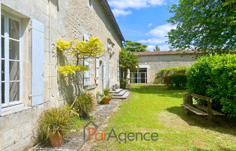 Propriété - 654 m² - 14 pièces