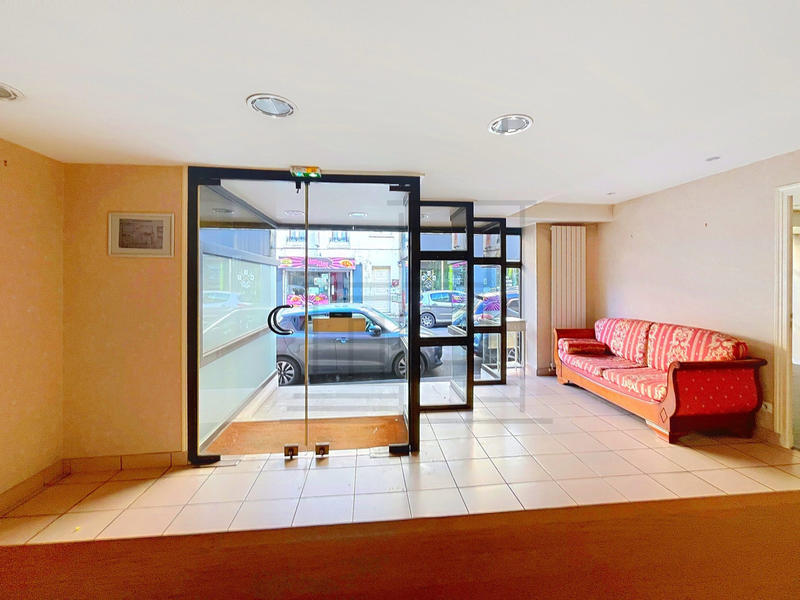 Local commercial - 170 m² - 6 pièces