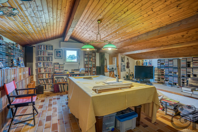 Maison - 220 m² - 9 pièces