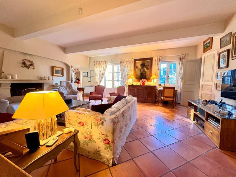 Maison - 210 m² - 7 pièces