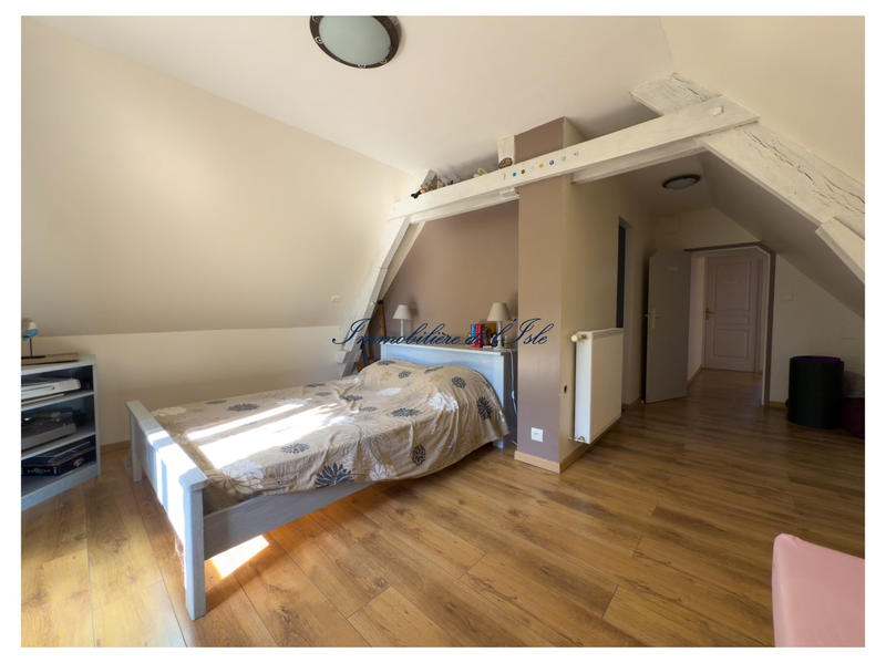 Maison - 236 m² - 9 pièces