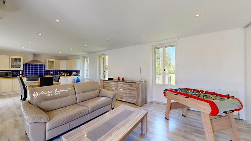 Maison - 225 m² - 9 pièces