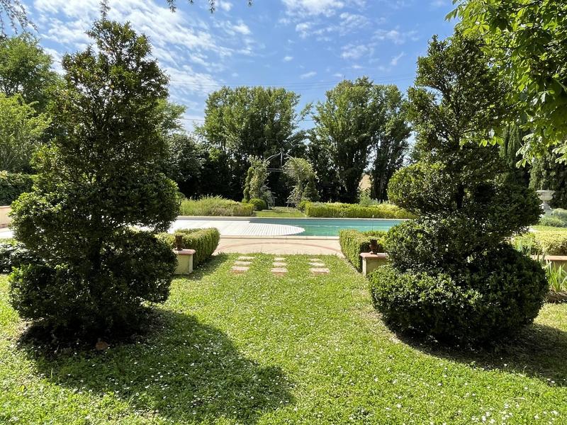 Maison - 365 m² - 8 pièces