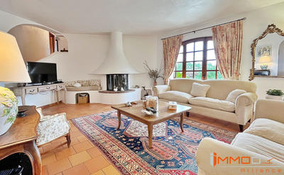 Villa - 215 m² - 9 pièces