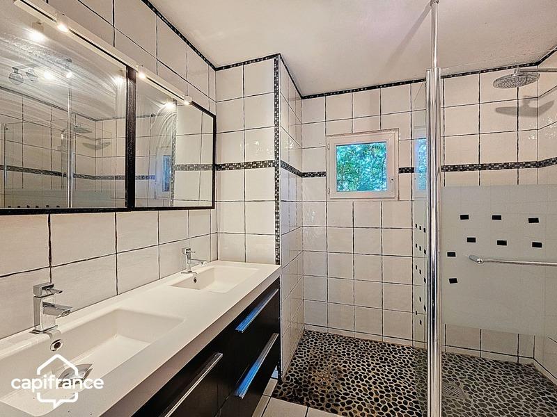 Maison - 449 m² - 18 pièces