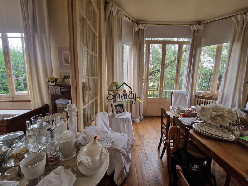 Maison - 180 m² - 8 pièces