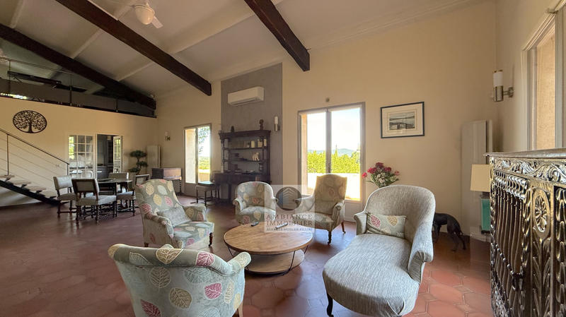 Maison - 225 m² - 10 pièces