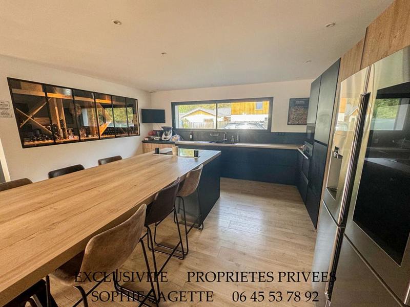 Maison - 257 m² - 8 pièces