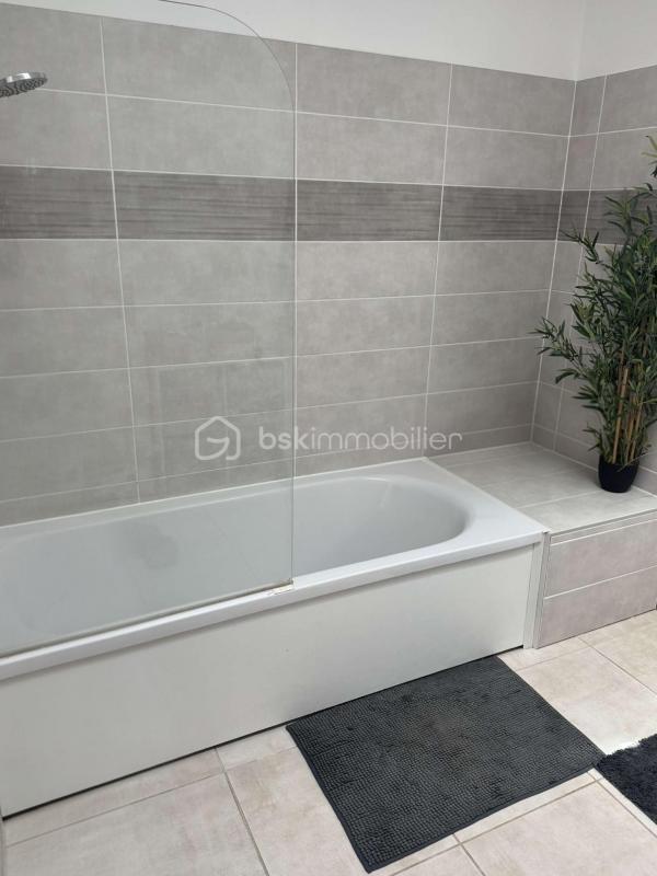 Maison - 102 m² - 4 pièces