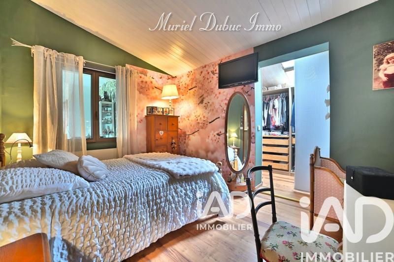 Maison - 239 m² - 8 pièces