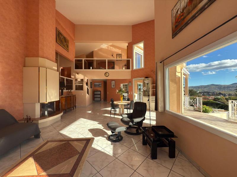 Villa - 262 m² - 9 pièces