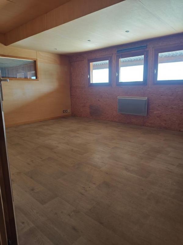 Local d'activité / Entrepôt - 180 m² - 6 pièces