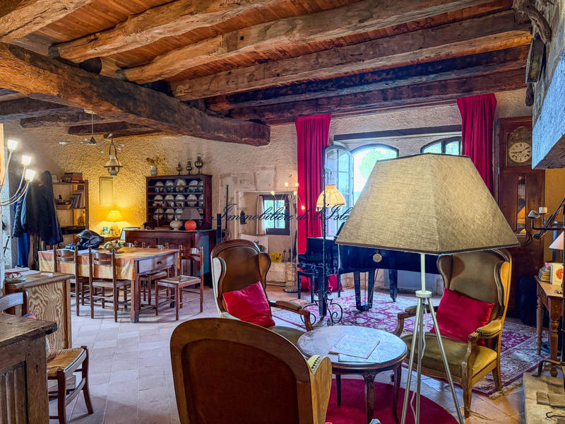 Maison - 300 m² - 11 pièces