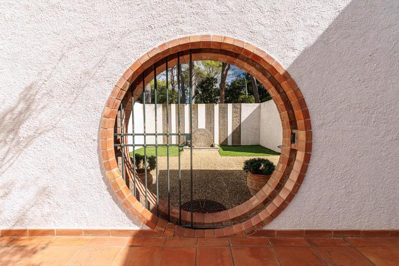 Propriété - 417 m² - 6 pièces