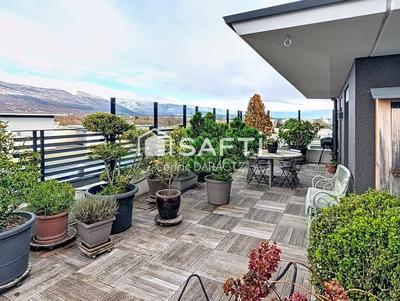 Appartement - 210 m² - 6 pièces