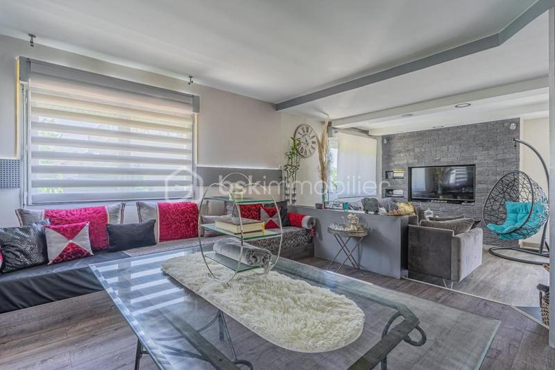 Maison traditionnelle - 156 m² - 5 pièces