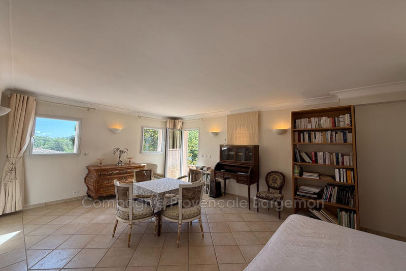 Maison - 260 m² - 9 pièces