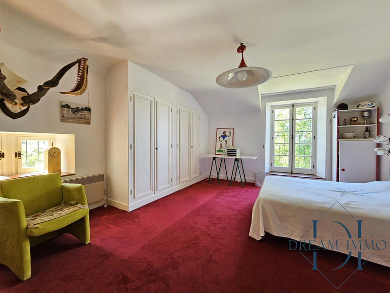 Maison - 420 m² - 11 pièces