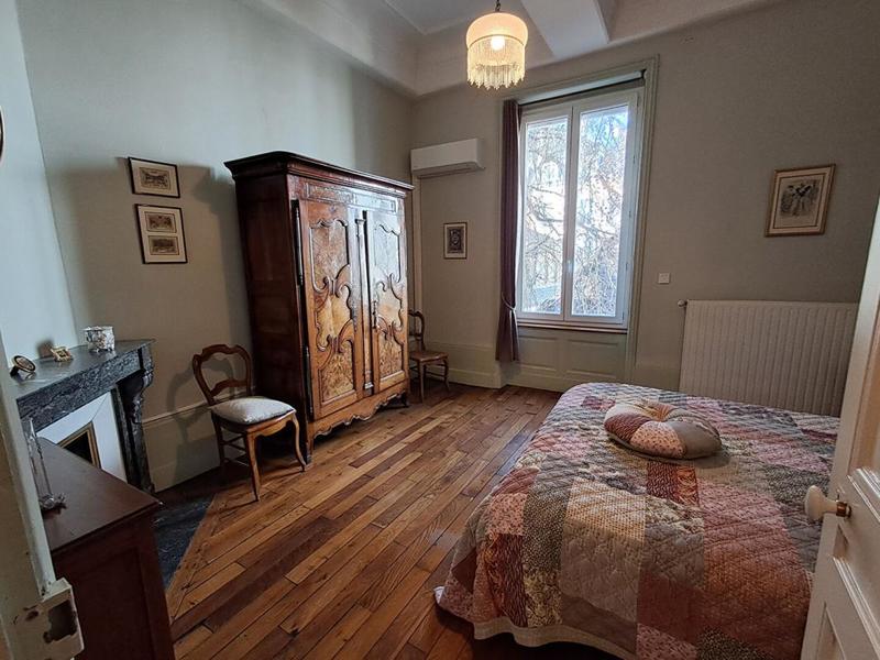 Appartement - 169 m² - 6 pièces