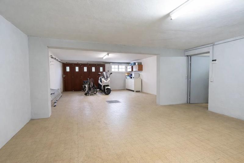 Maison - 230 m² - 8 pièces