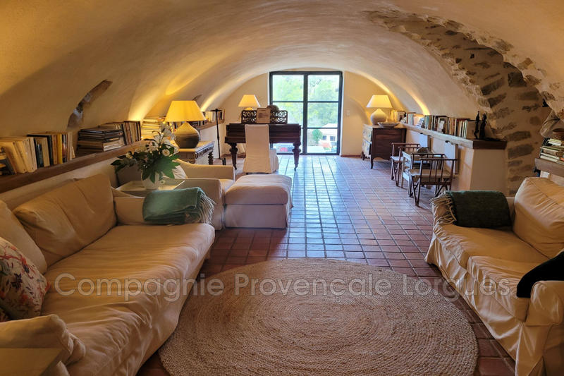 Propriété - 250 m² - 10 pièces