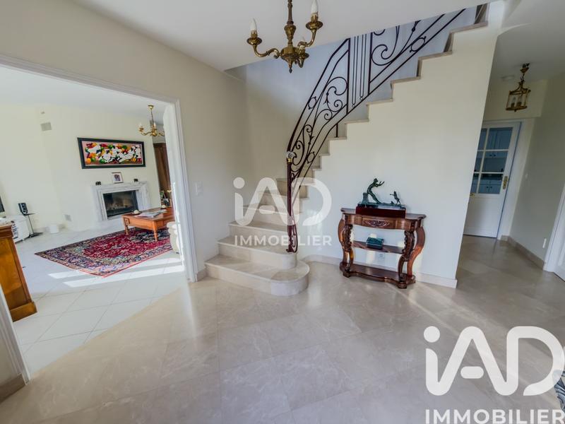 Maison - 207 m² - 7 pièces