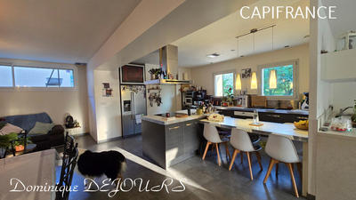 Maison - 248 m² - 7 pièces