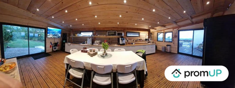 Maison traditionnelle - 380 m² - 10 pièces