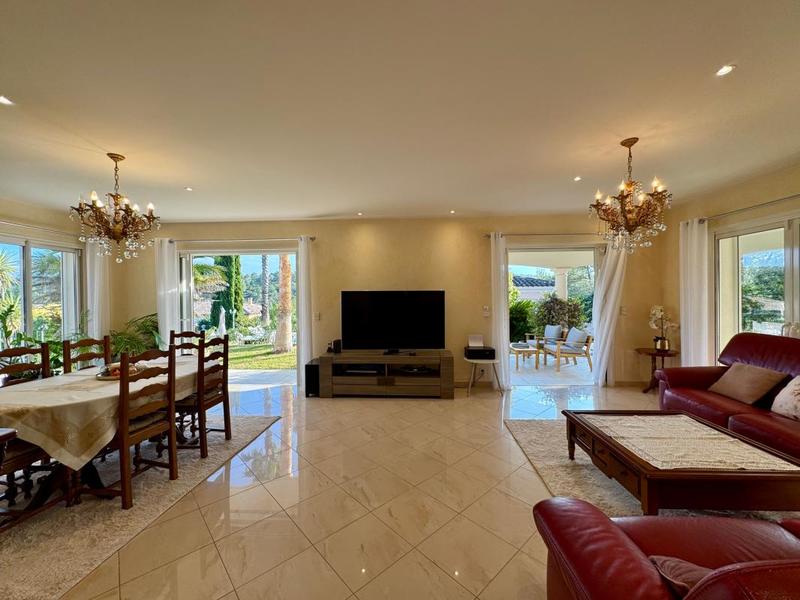 Villa - 204 m² - 5 pièces