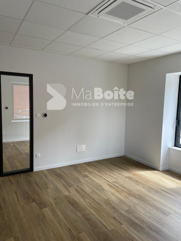 Local d'activité / Entrepôt - 860 m² - 10 pièces