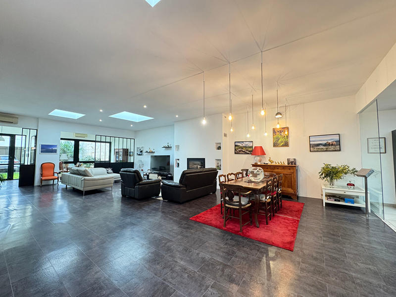 Maison - 308 m² - 9 pièces