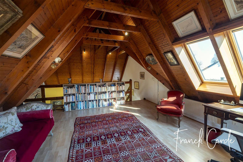 Maison - 225 m² - 8 pièces