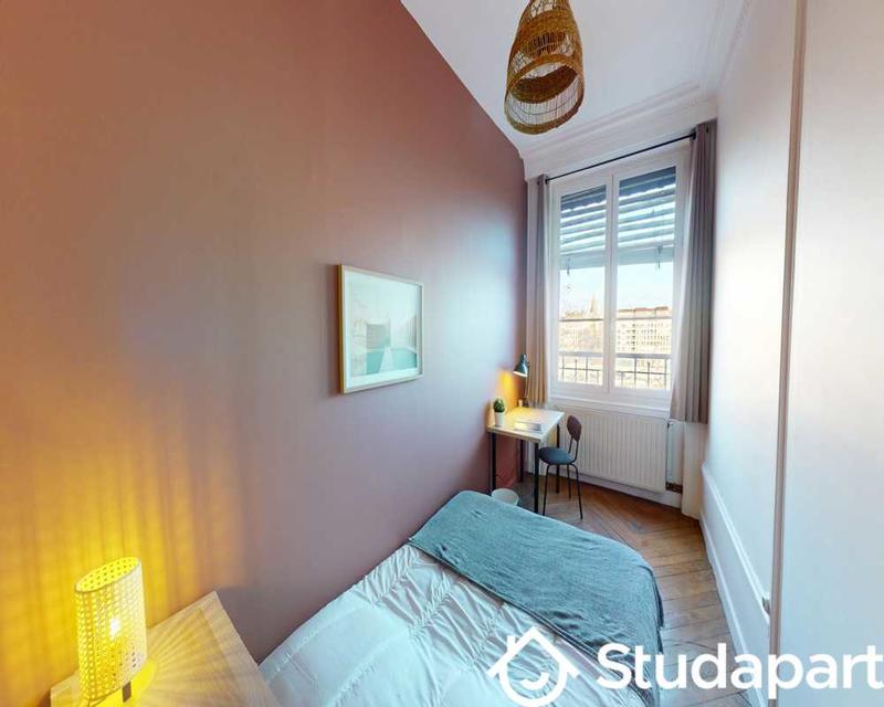 Chambre - 120 m² - 1 pièce