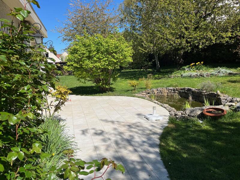 Maison traditionnelle - 179 m² - 7 pièces