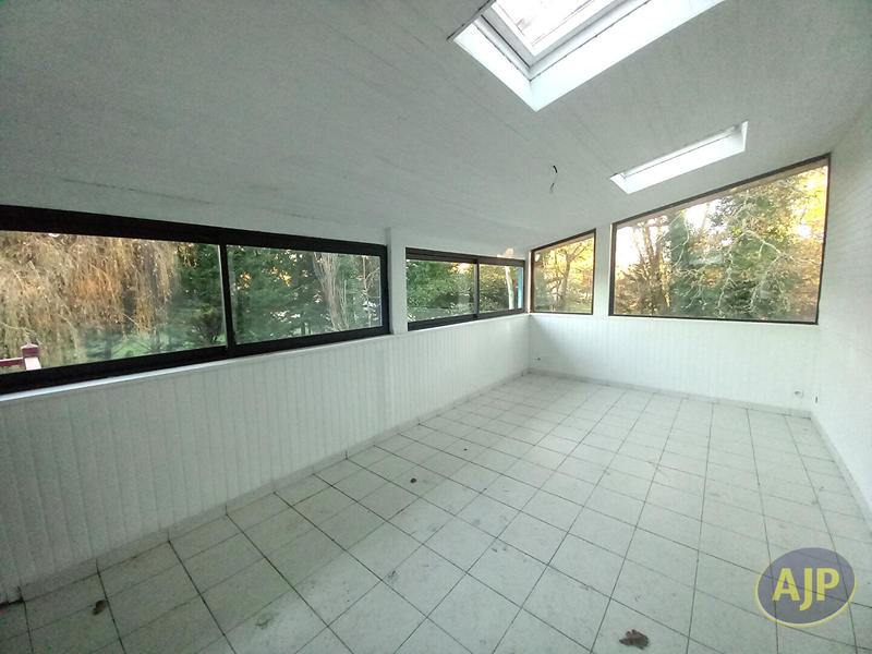 Maison - 212 m² - 9 pièces