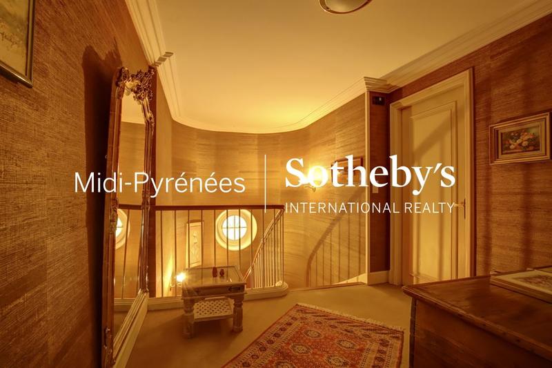 Maison - 355 m² - 10 pièces