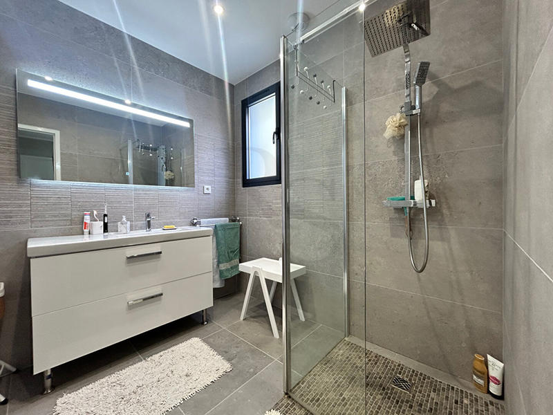 Maison - 217 m² - 5 pièces