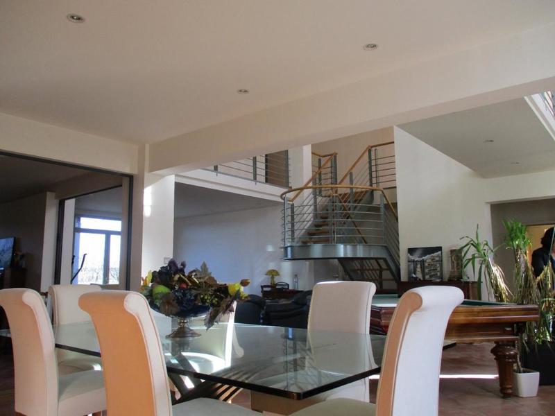 Maison - 300 m² - 8 pièces